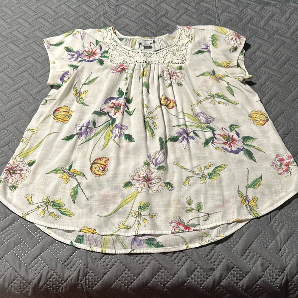 Liz Claiborne Ladies Casual Spring/Summer Shirt, EUC (Wore Once), Size XL